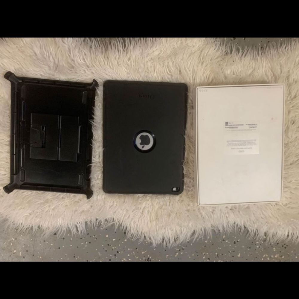 APPLE IPAD PRO WITH OTTERBOX